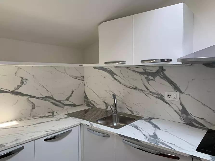 Immagine 8 di Appartamento in affitto  a Mantova