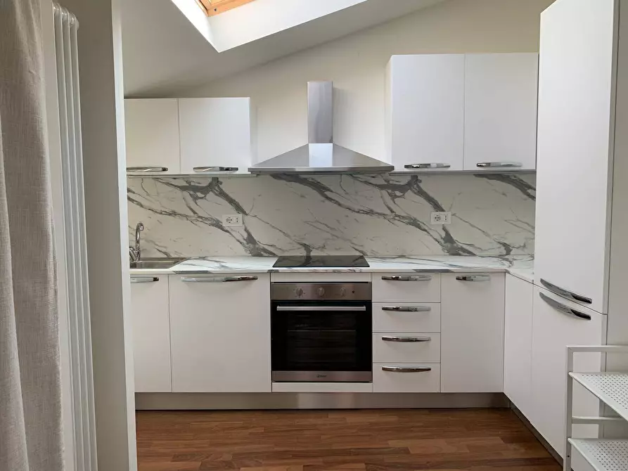 Immagine 9 di Appartamento in affitto  a Mantova