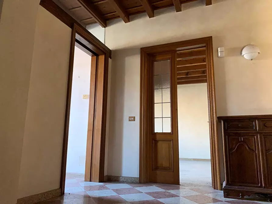 Immagine 10 di Casa indipendente in vendita  a Mantova