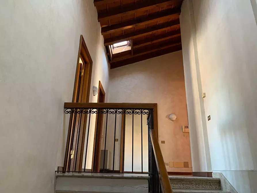 Immagine 17 di Casa indipendente in vendita  a Mantova