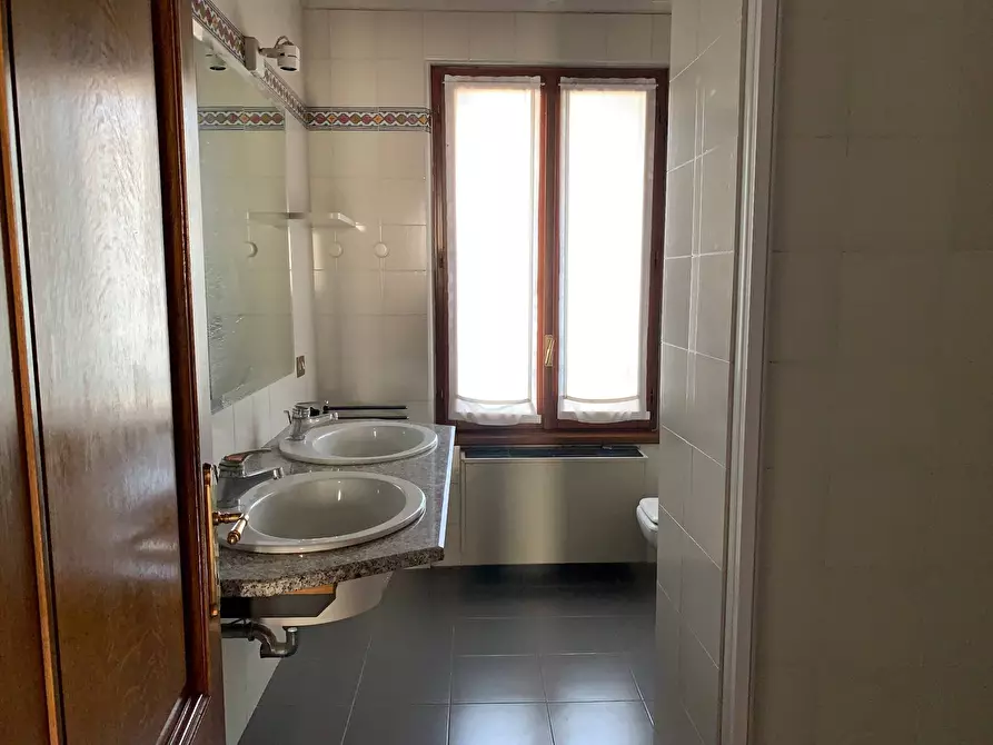 Immagine 19 di Casa indipendente in vendita  a Mantova