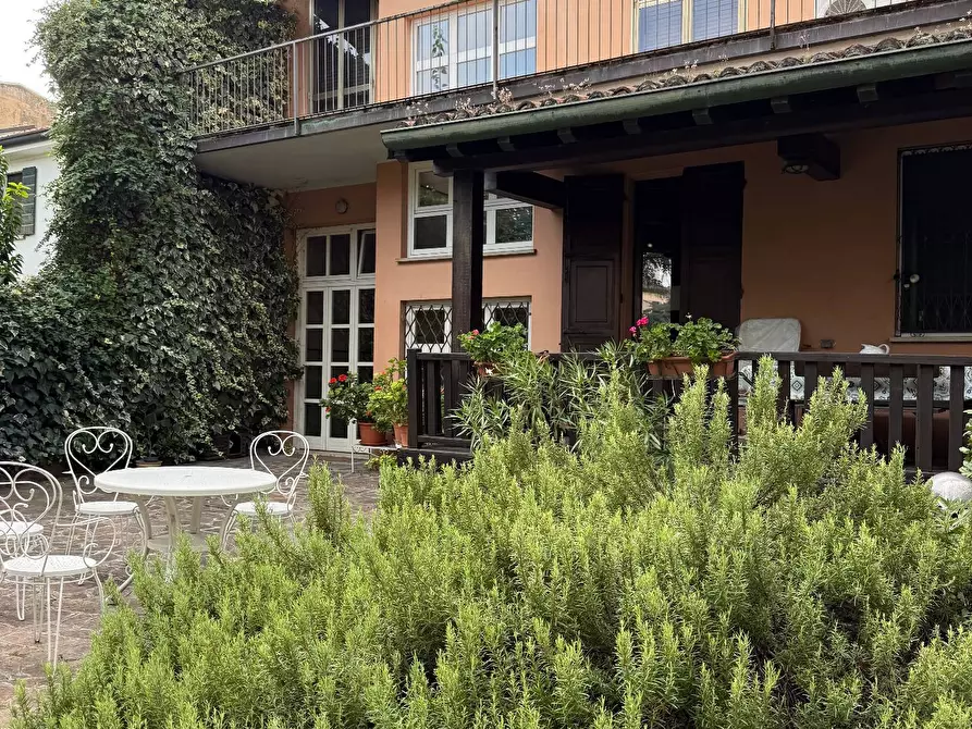 Immagine 5 di Villa in vendita  a Mantova