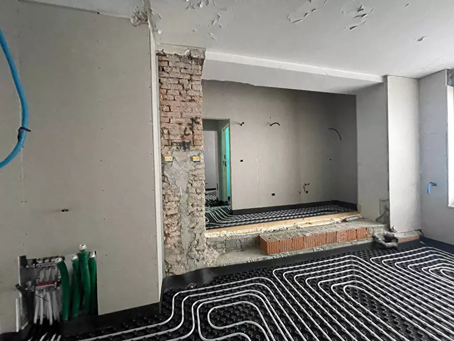 Immagine 10 di Appartamento in vendita  a Mantova