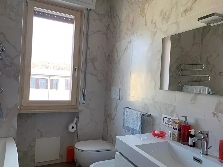 Immagine 13 di Appartamento in vendita  a Mantova