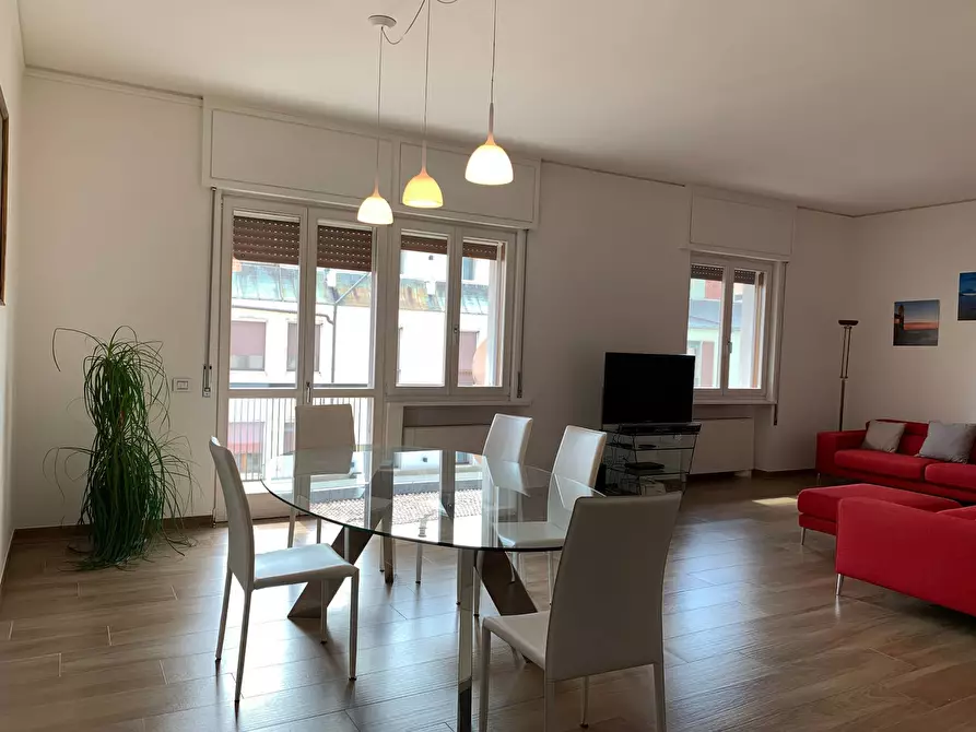 Immagine 2 di Appartamento in vendita  a Mantova