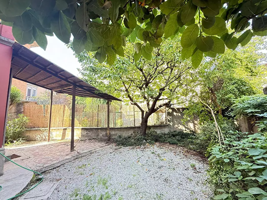 Immagine 5 di Casa indipendente in affitto  a Mantova