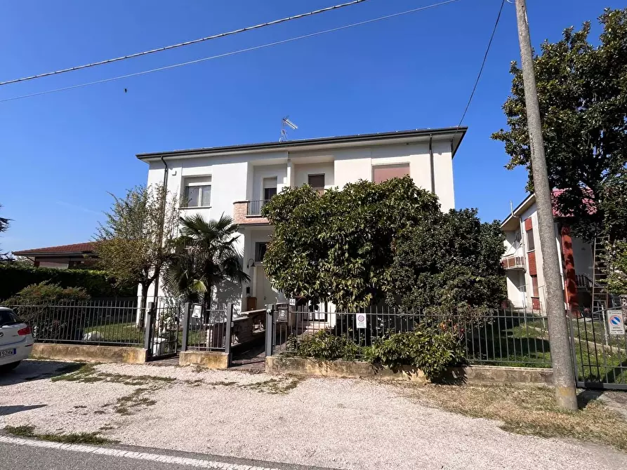 Immagine 1 di Casa semindipendente in vendita  a Villimpenta