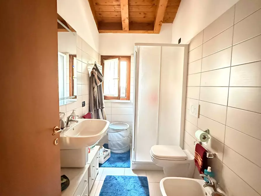 Immagine 9 di Appartamento in affitto  a Mantova