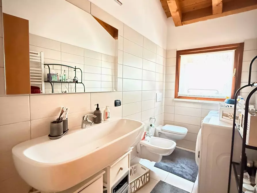 Immagine 11 di Appartamento in affitto  a Mantova