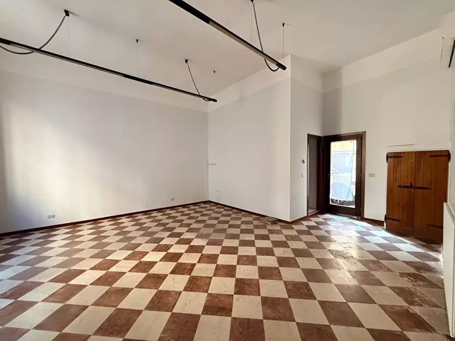 Immagine 4 di Appartamento in vendita  a Mantova