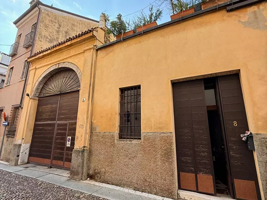 Immagine 17 di Appartamento in vendita  a Mantova