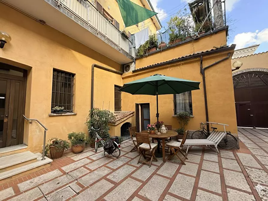 Immagine 15 di Appartamento in vendita  a Mantova