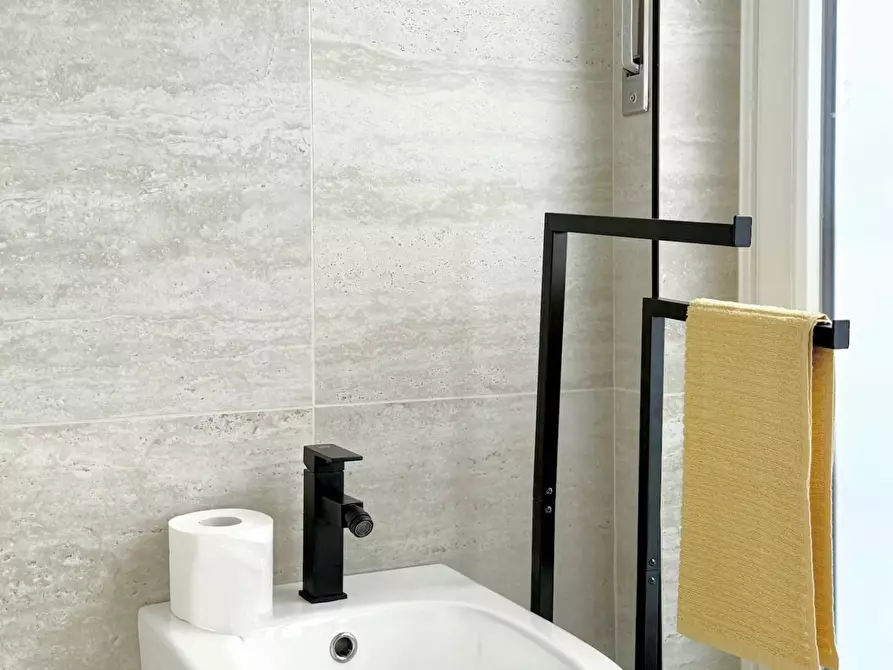 Immagine 15 di Appartamento in vendita  a Mantova