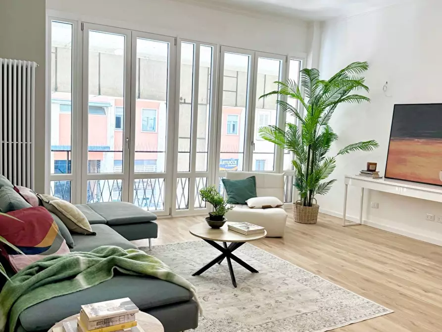 Immagine 4 di Appartamento in vendita  a Mantova