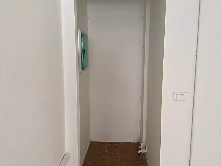 Immagine 6 di Locale commerciale in affitto  a Mantova