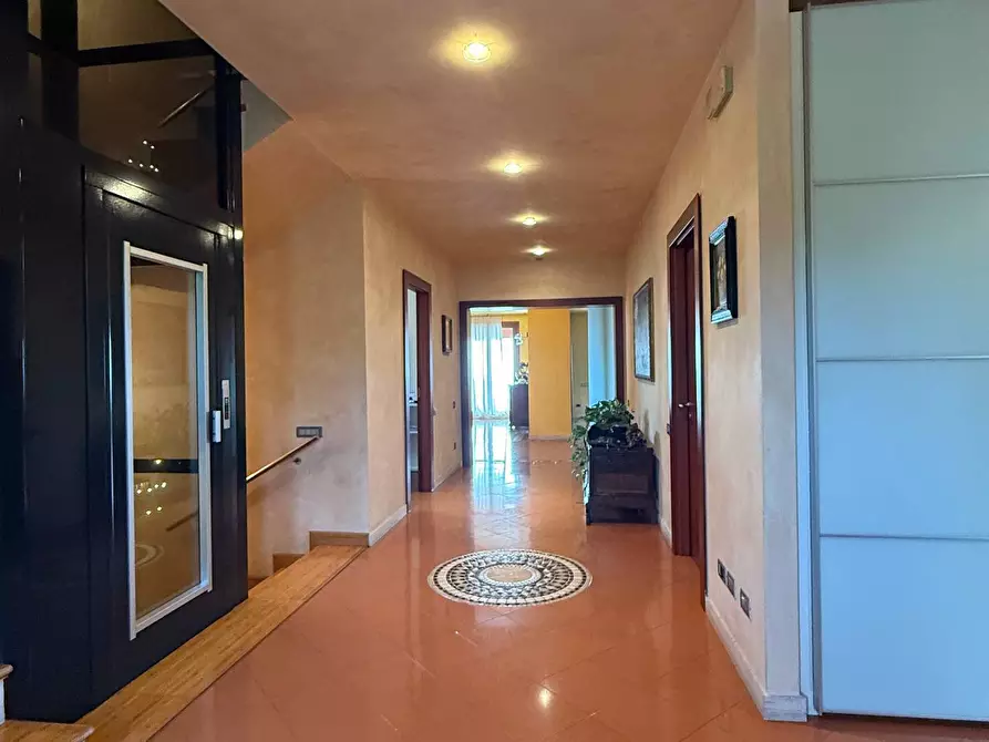 Immagine 12 di Villa in vendita  a Volta Mantovana