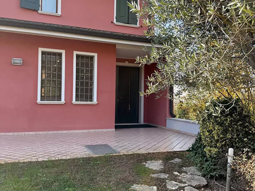 Immagine 36 di Villa in vendita  a Volta Mantovana