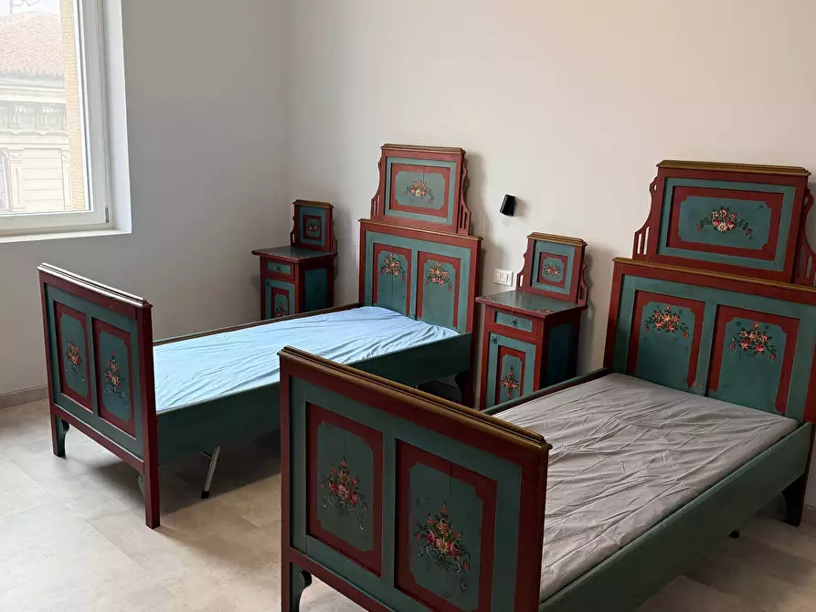 Immagine 4 di Camera in affitto  a Mantova