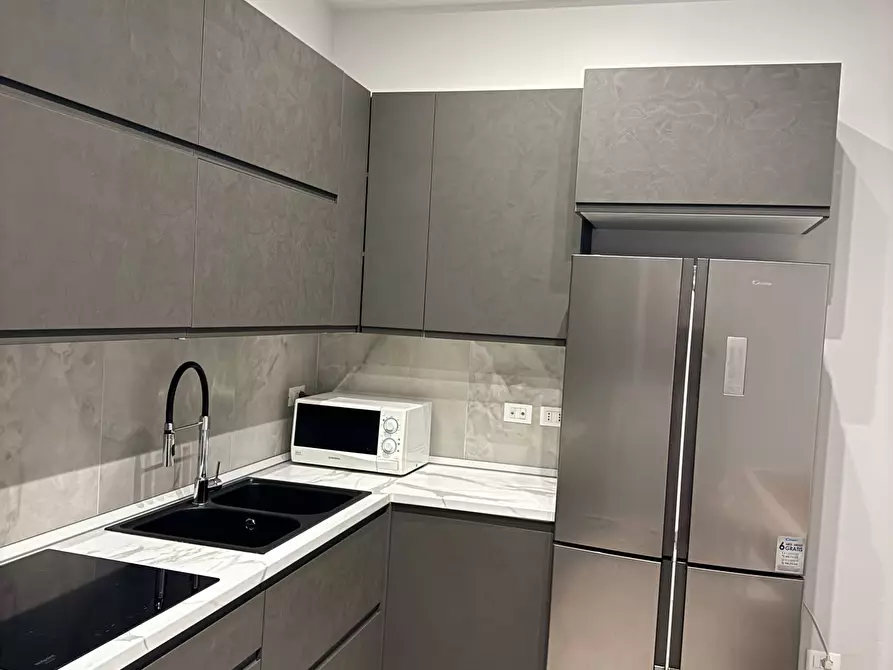 Immagine 15 di Camera in affitto  a Mantova