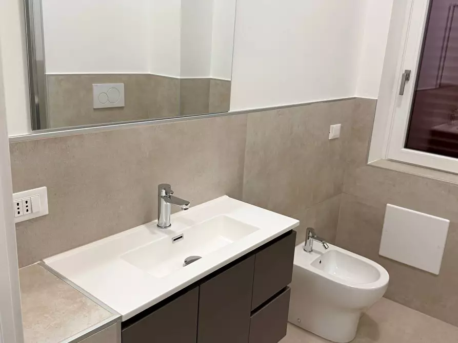 Immagine 21 di Camera in affitto  a Mantova