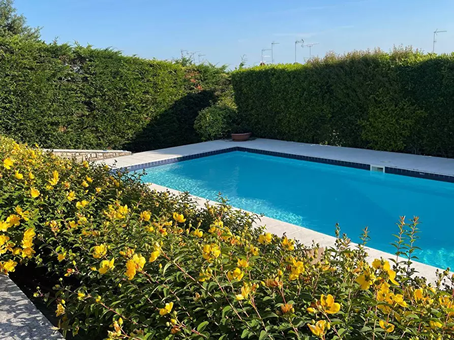 Immagine 1 di Villa in vendita  a Volta Mantovana