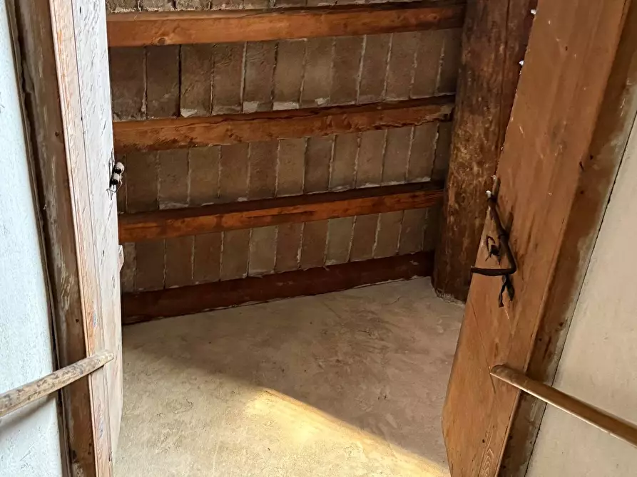 Immagine 17 di Casa indipendente in vendita  a Mantova