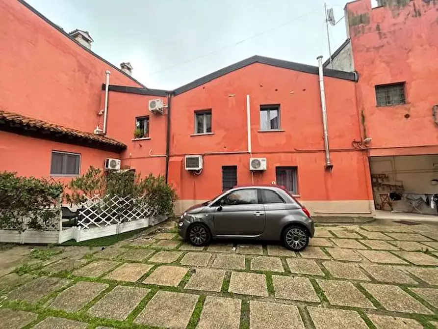 Immagine 5 di Casa indipendente in vendita  a Mantova