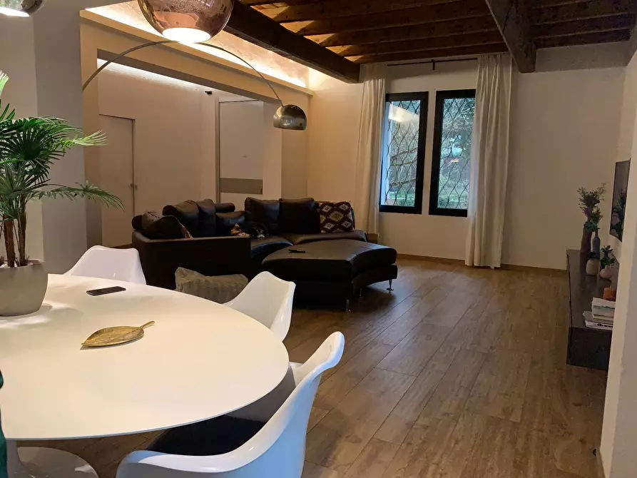 Immagine 3 di Casa indipendente in vendita  a Mantova