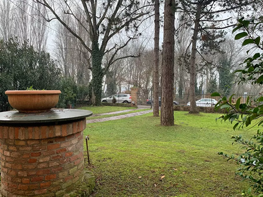 Immagine 18 di Casa indipendente in vendita  a Mantova