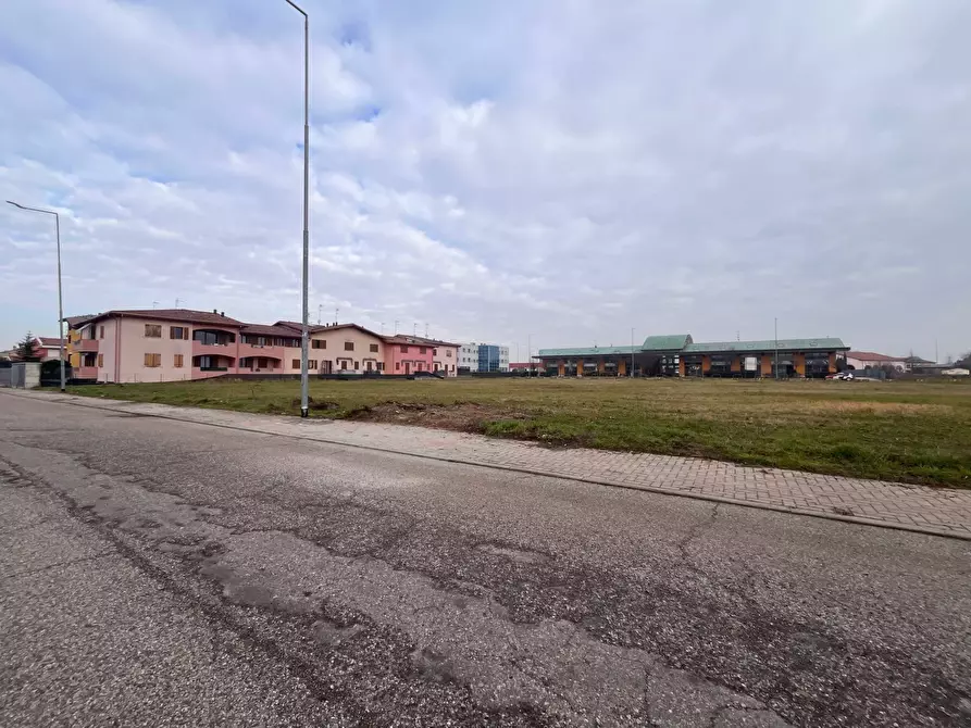 Immagine 3 di Terreno residenziale in vendita  a Porto Mantovano