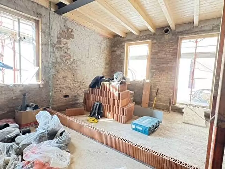 Immagine 4 di Appartamento in vendita  a Mantova