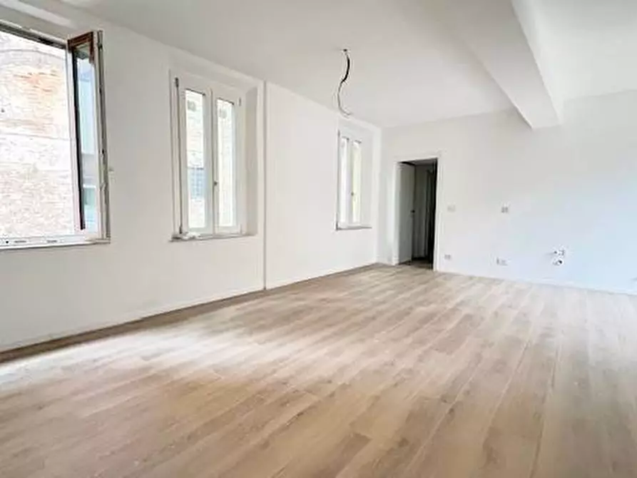 Immagine 2 di Appartamento in vendita  a Mantova