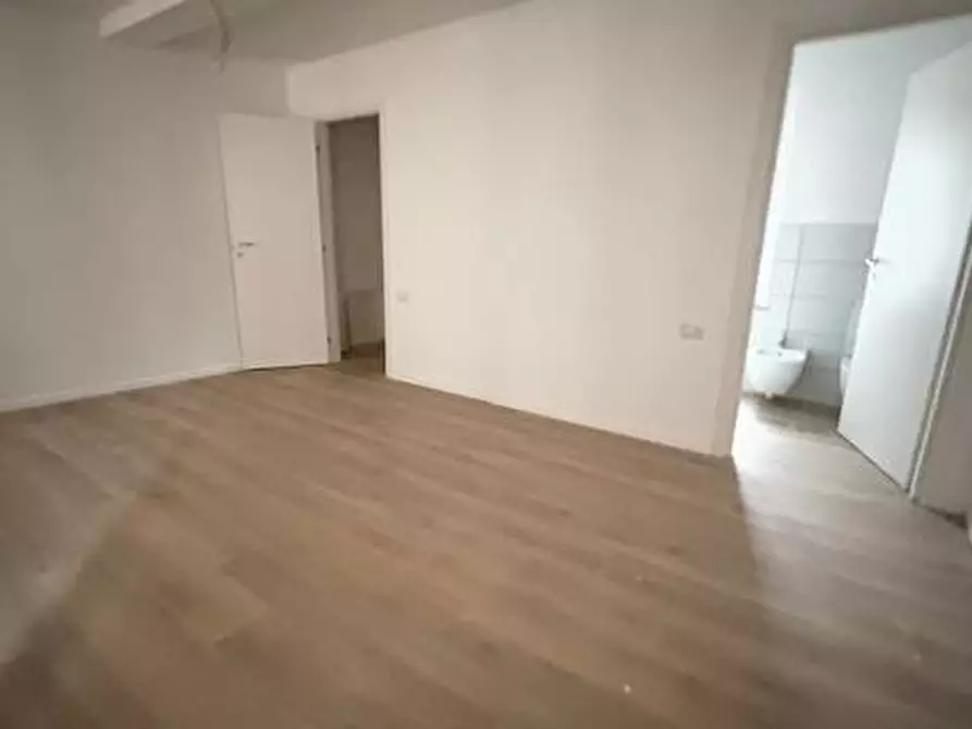 Immagine 12 di Appartamento in vendita  a Mantova