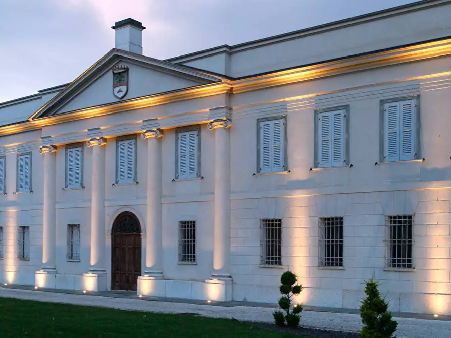 Immagine 1 di Villa in vendita  a Sabbioneta