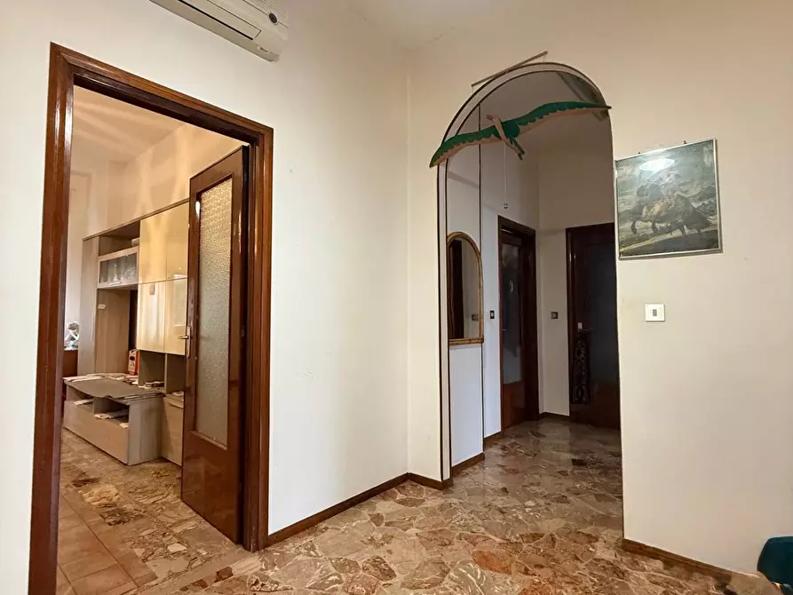 Immagine 2 di Appartamento in vendita  a Mantova