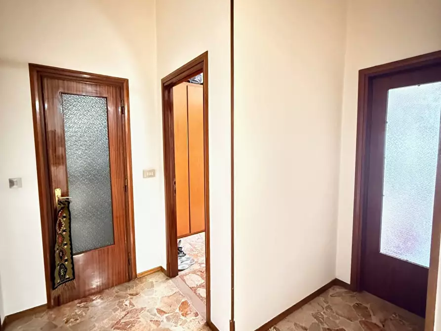 Immagine 6 di Appartamento in vendita  a Mantova