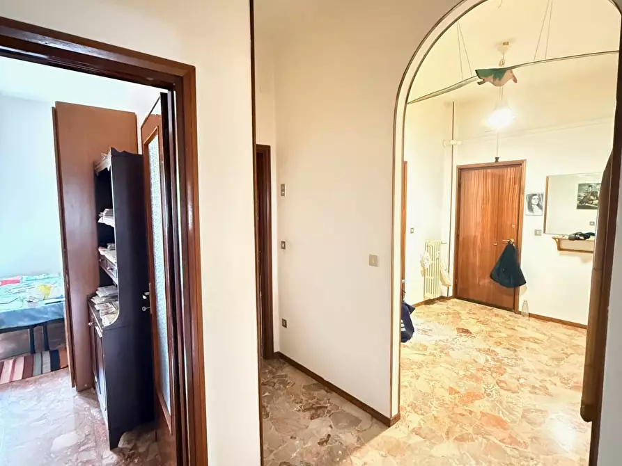 Immagine 10 di Appartamento in vendita  a Mantova