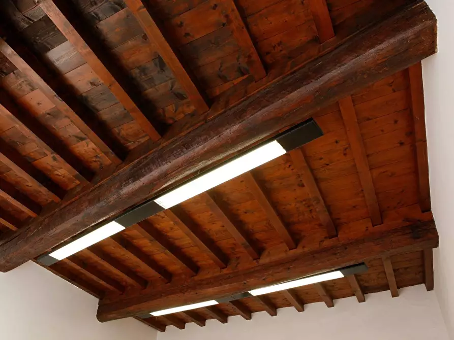 Immagine 3 di Locale commerciale in affitto  a Mantova