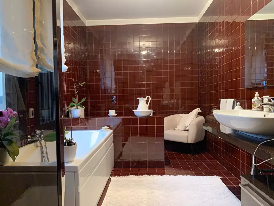 Immagine 13 di Appartamento in vendita  a Mantova