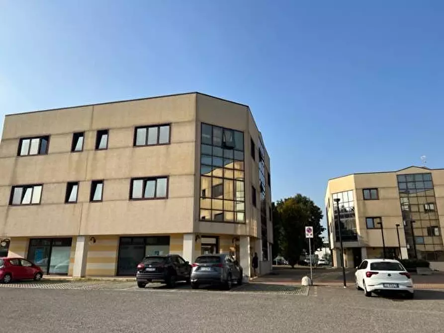 Immagine 1 di Locale commerciale in affitto  a Porto Mantovano