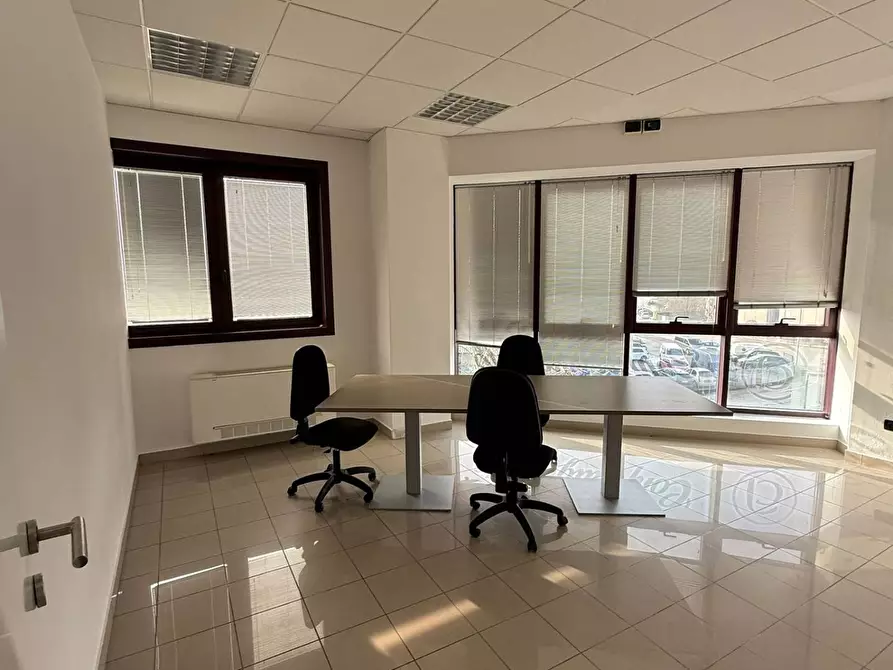 Immagine 4 di Locale commerciale in affitto  a Porto Mantovano