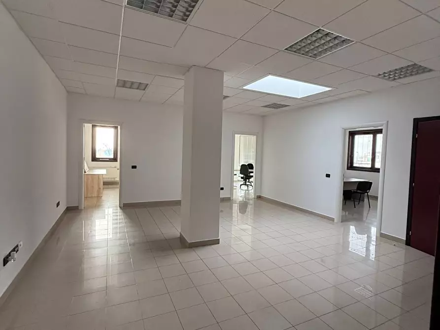 Immagine 6 di Locale commerciale in affitto  a Porto Mantovano