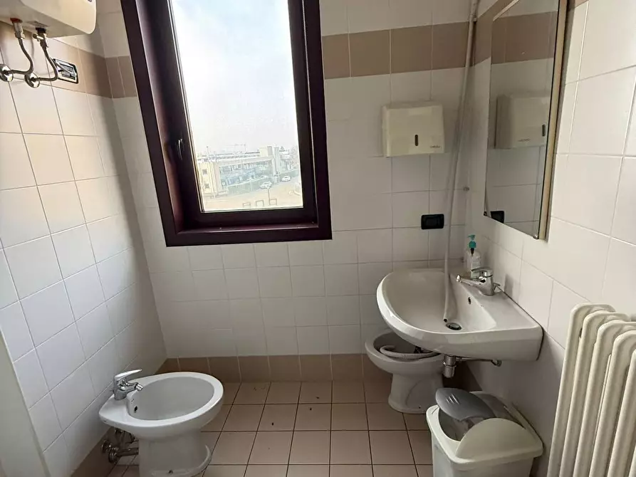 Immagine 7 di Locale commerciale in affitto  a Porto Mantovano