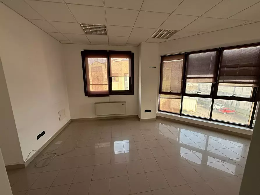 Immagine 11 di Locale commerciale in affitto  a Porto Mantovano