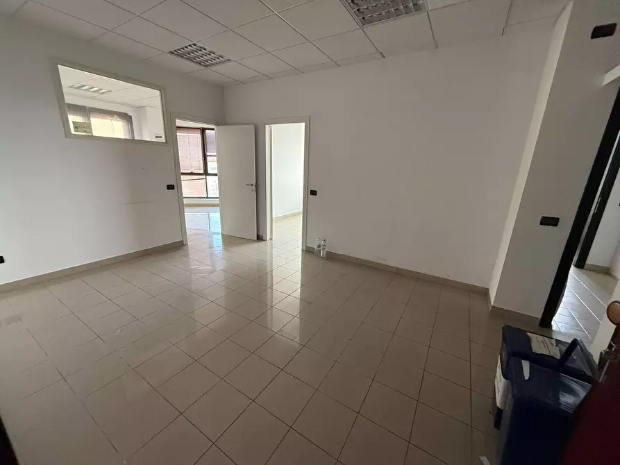 Immagine 12 di Locale commerciale in affitto  a Porto Mantovano