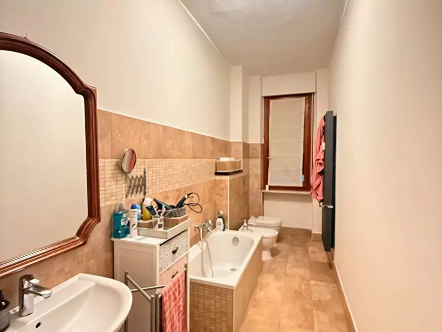 Immagine 12 di Appartamento in vendita  a Mantova