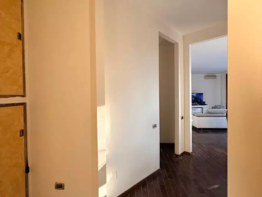 Immagine 4 di Appartamento in vendita  a Mantova