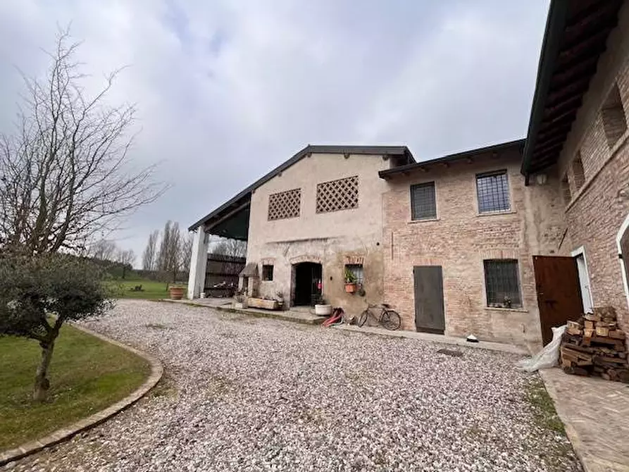 Immagine 7 di Locale commerciale in vendita  a Goito