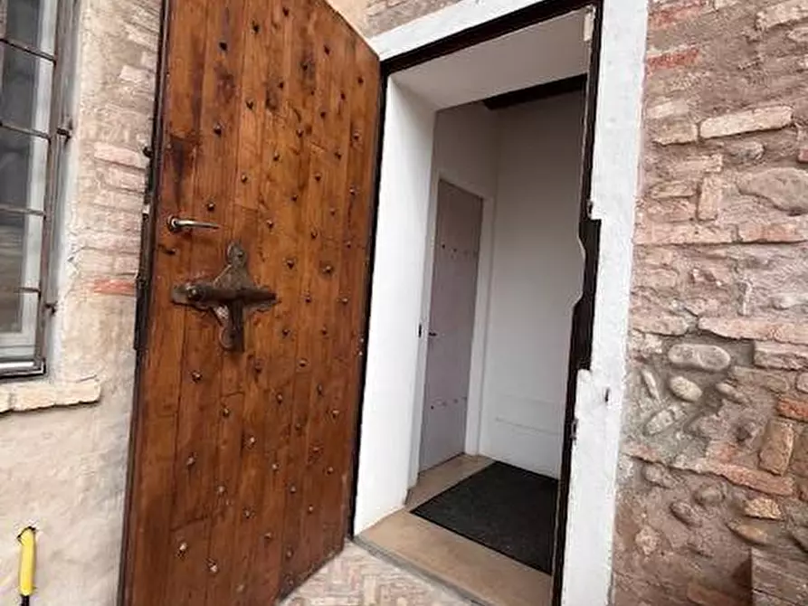 Immagine 8 di Locale commerciale in vendita  a Goito