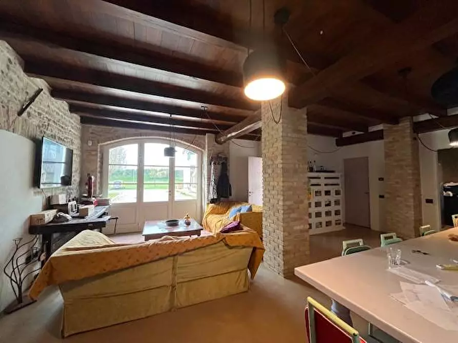 Immagine 10 di Locale commerciale in vendita  a Goito